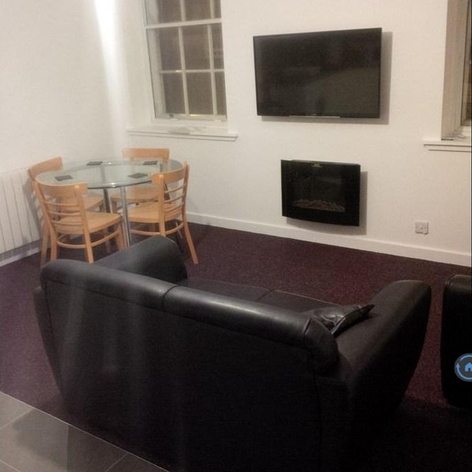 3 bedroom flat to rent - Photo 1