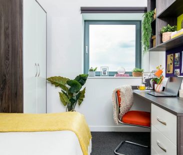 Medium High Double Ensuite - Photo 3