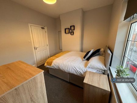 1 bedroom in a house share to rent - Photo 3