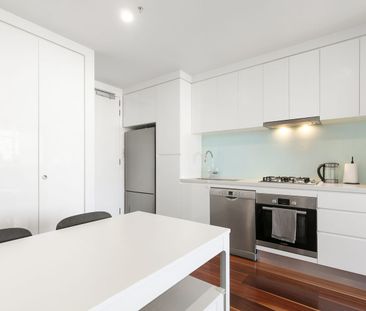 Modern Two-Bedroom Apartment with Secure Parking and Storage - Photo 4