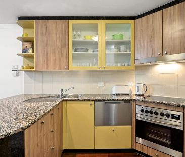 Fully Furnished "New York" Style Loft Apartment - Photo 6