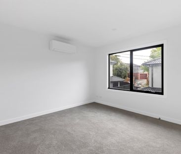 1/3 Cantala Avenue, Rosanna - Photo 3