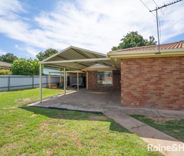 100 Dalman Parkway, Glenfield Park, NSW 2650 - Photo 6