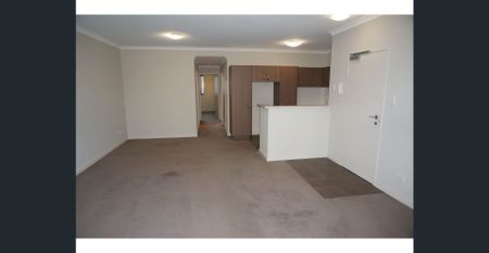 Available 10/11/2025 - Modern & secure, great location. Inspection on request. - Photo 3