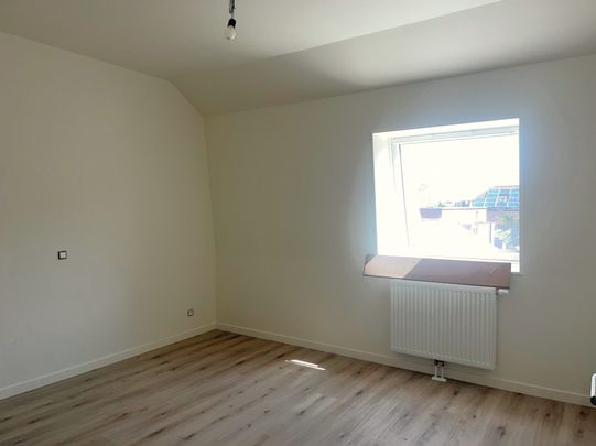 Volledig gerenoveerde woning met 3 slaapkamers en koer. - Foto 1