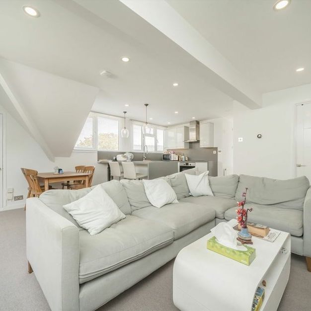 Kings Avenue - Photo 1