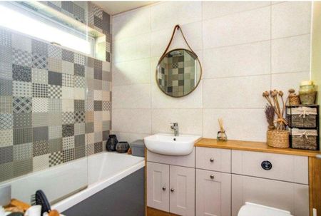 4 bedroom terraced house to rent - Photo 4