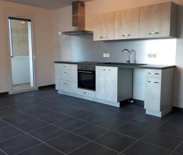 Location Appartement 3 pièces 61m² ST PIERRE EN FAUCIGNY 74800 - Photo 3
