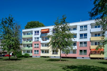 Passend für den kleinen Geldbeutel mit Tapeten und Fußboden !!!!! - Foto 4