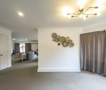 Spacious 4 bedroom family home located in the popular area of Rototuna - Photo 4