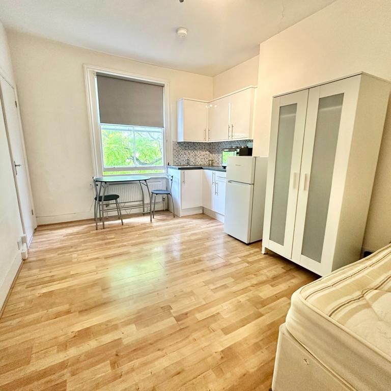 Studio to rent - Photo 1