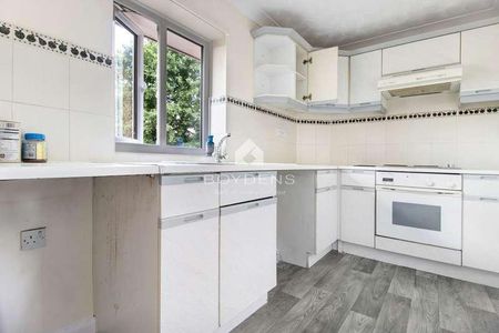 Friday Wood Green, Colchester, Essex, CO2 - Photo 3