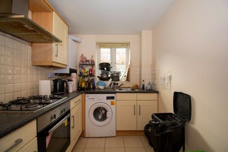 3 Bed Student Flat in Melgate Close, Winton - Photo 4