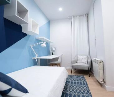 Room in a shared 5-bedroom apartment for rent in la Dreta de l'Eixample. - Photo 4