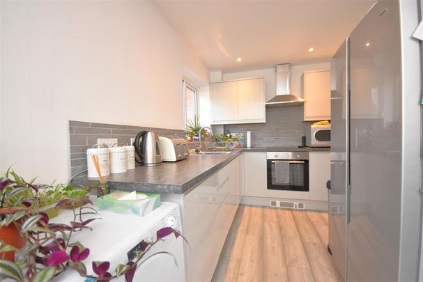 4 bedroom semi-detached house to rent - Photo 1