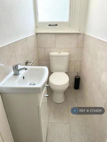 1 bedroom in a house share to rent - Photo 5