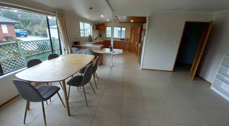 Scenic 3BR Home w/ Spa & Deck - Photo 3