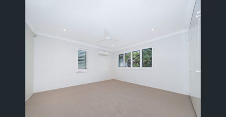 5-Bedroom Family Home with Stunning Ocean Views – 6 MONTH LEASE ONLY - Photo 3