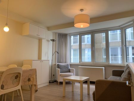Instapklaar en gemeubeld 2-slaapkamer appartement met zijdelings zeezicht - Photo 3