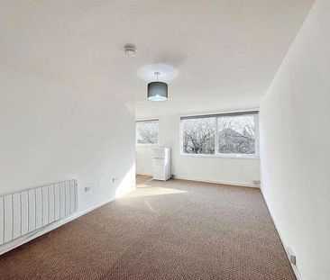 Glenda Court, Norwich, NR5 - Photo 2