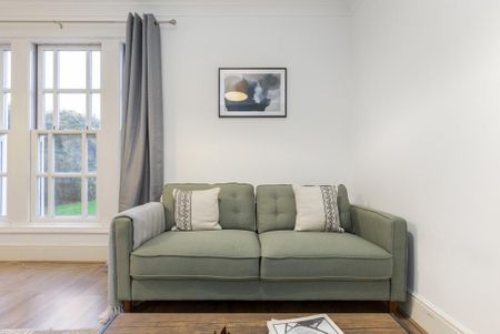 2 bedroom ground floor flat to rent - Photo 2