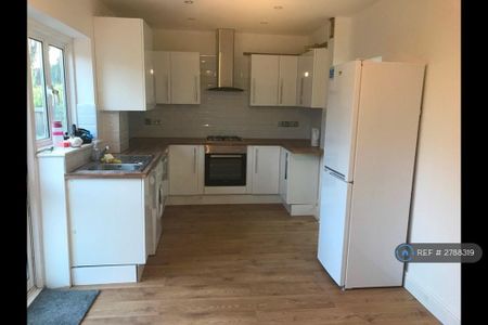 3 bedroom terraced house to rent - Photo 4