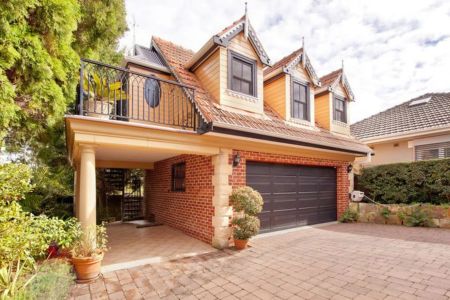 Chic Furnished Apartment in Gorgeous Linley Point - Photo 3