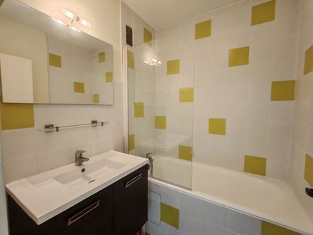 Location Appartement 3 pièces 71m² - Photo 5