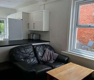 Bedroom House In Winton, BH9 - Photo 3