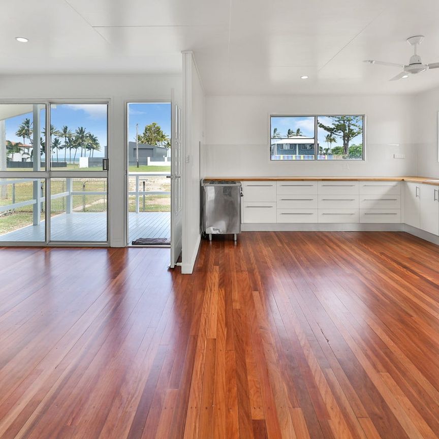 PERFECTLY BLENDING FAMILY & BEACH LIFESTYLE - Photo 1