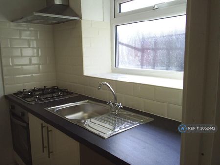 2 bedroom terraced house to rent - Photo 2