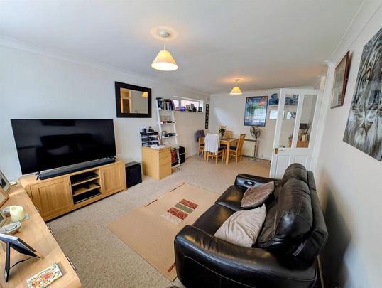 2 bedroom maisonette to rent - Photo 1