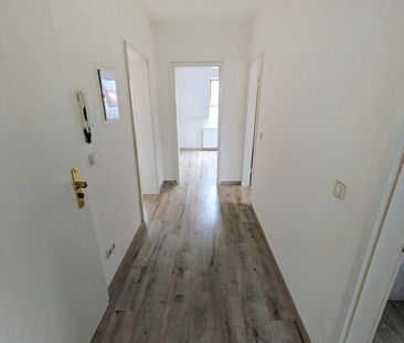 ++ frisch renovierte, neue 3-Raum DG-Wohnung mit Tageslichtbad - ei... - Photo 1