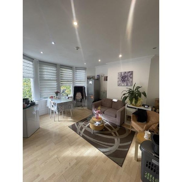 5 bedroom flat to rent - Photo 1