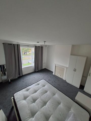 Room in a Shared House, Sturminster Road, BS14 - Photo 2