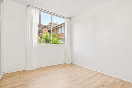 Air-Conditioned Two-Bedroom Unit with Laminate Timber Flooring, Single Car Space and Swimming Pool in the Complex! - Photo 5