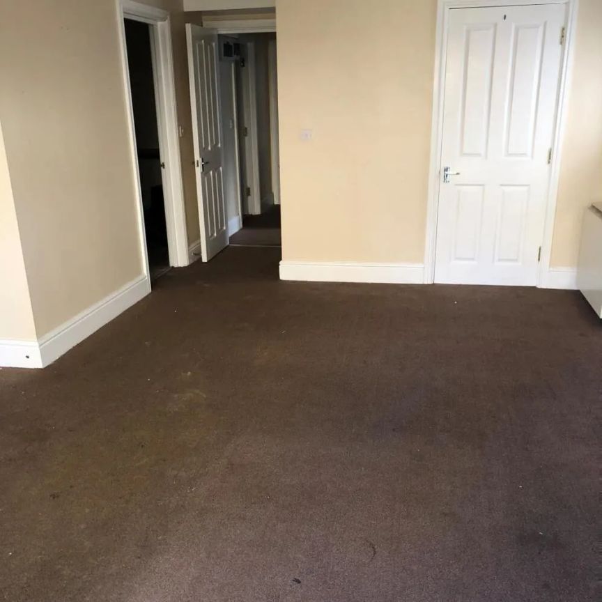 Flat 1, 90 West Crescent, Gravesend, DA12 2AB - Photo 1