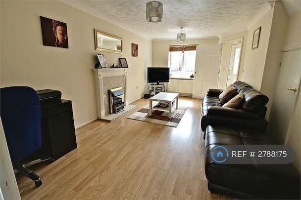 3 bedroom end of terrace house to rent - Photo 1