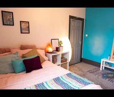 6 bedroom terraced house to rent - Photo 4