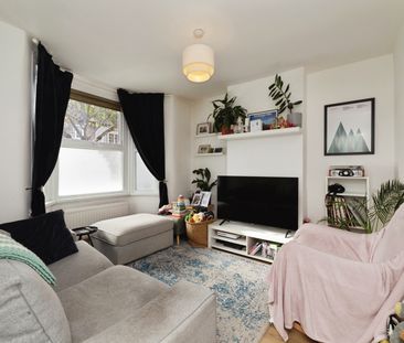 2 Bed Terraced House, Goldsmith Road, E17 - Photo 1