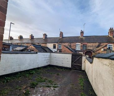 2 bedroom terraced house to rent - Photo 4