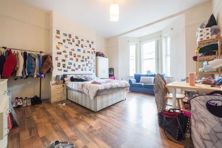 6 bedroom terraced house to rent - Photo 4