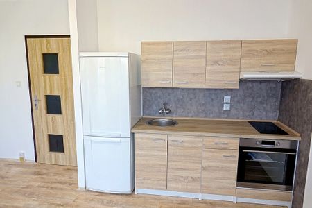 Pronájem bytu 1+1 33 m² - Fotografie 3