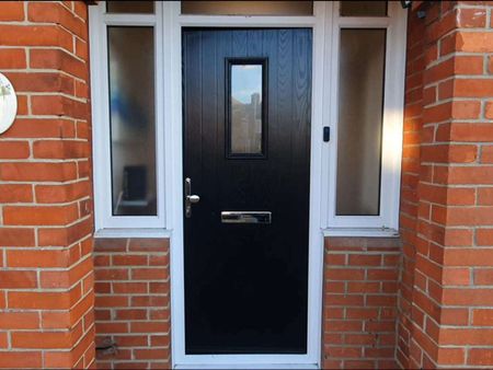 Knowsley Crescent Room 6 - Photo 4