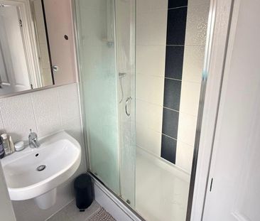 3 Bedroom House - Mid Terrace To Let - Photo 6