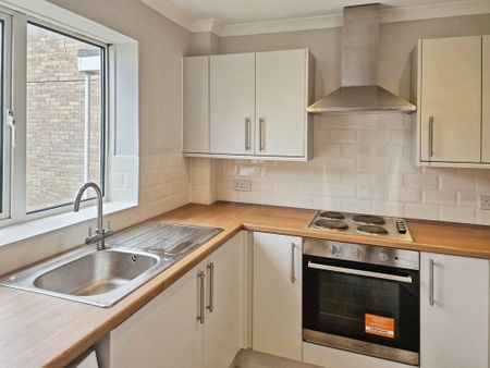 2 bedroom maisonette to rent - Photo 2