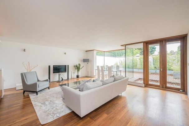 3 bedroom flat to rent - Photo 1