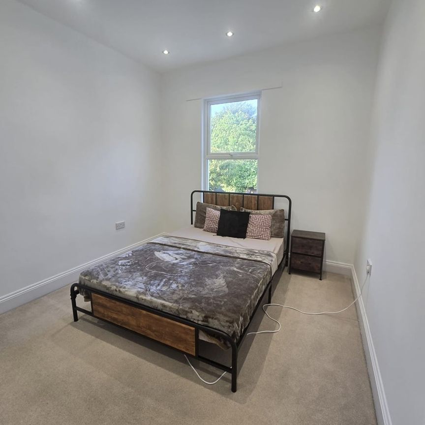 Room in a Shared House, Stroud Road, SE25 - Photo 2