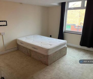 4 bedroom semi-detached house to rent - Photo 1