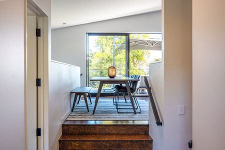 Enclosure Bay Retreat $850 p/w - Photo 2